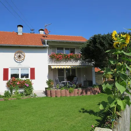 Gaestehaus Reisacher - Mehrbettzimmer Peiting Exterior photo